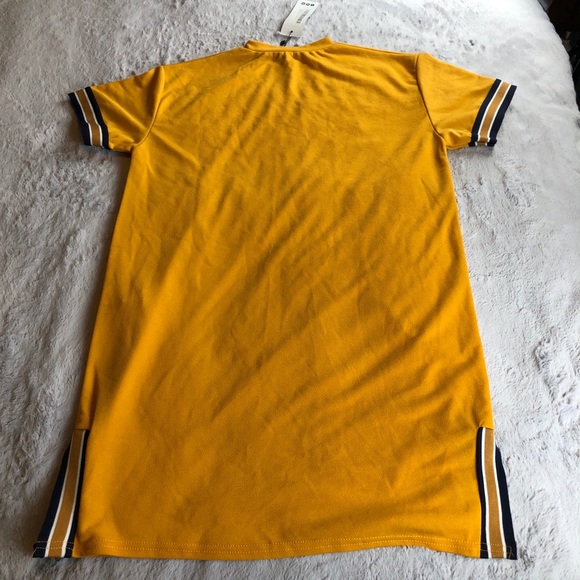 Boohoo Contrast Trim Split Side T-shirt Dress - Picture 7 of 11